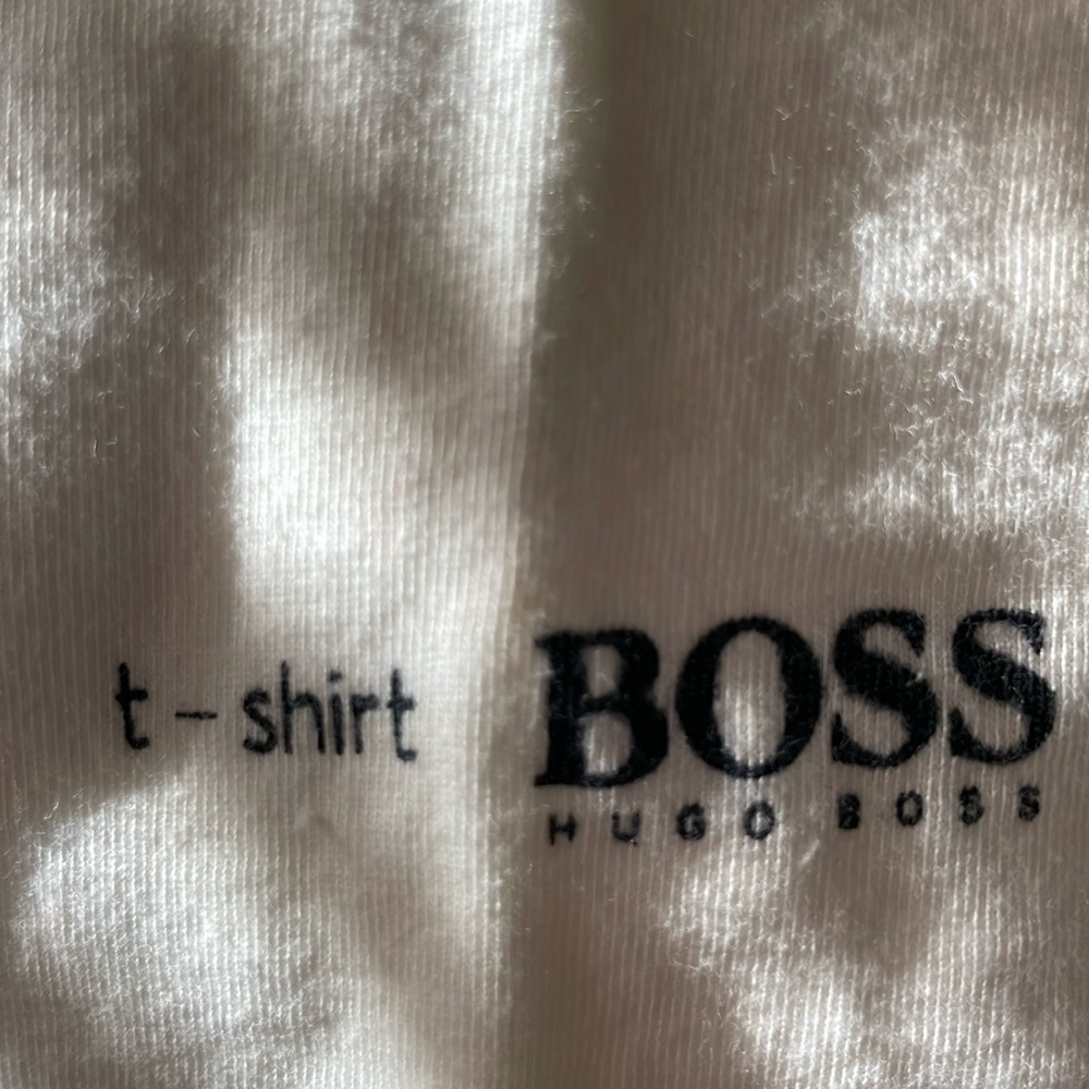 Hugo boss t shirt holder
